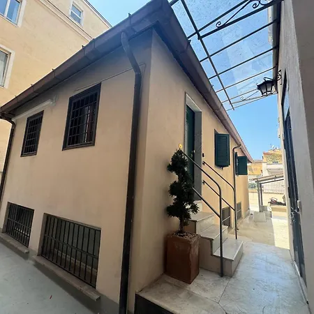 בקתה Domus Colosseum, Detached House Just Few Steps From The Colosseum *