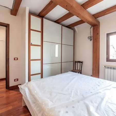 Chalet Domus Colosseum, Detached House Just Few Steps From The Colosseum