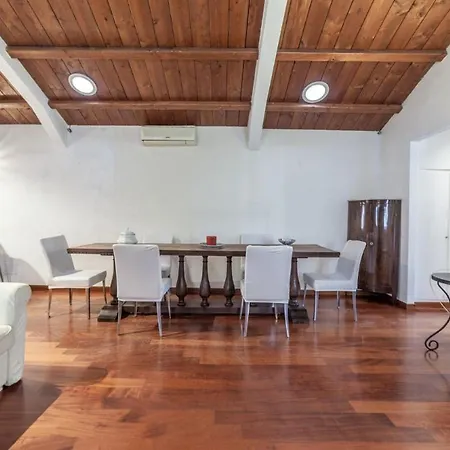Domus Colosseum, Detached House Just Few Steps From The Colosseum Chalet Rome