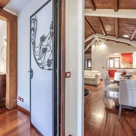 Chalet Domus Colosseum, Detached House Just Few Steps From The Colosseum