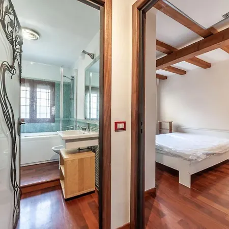 Domus Colosseum, Detached House Just Few Steps From The Colosseum Chalet Rome