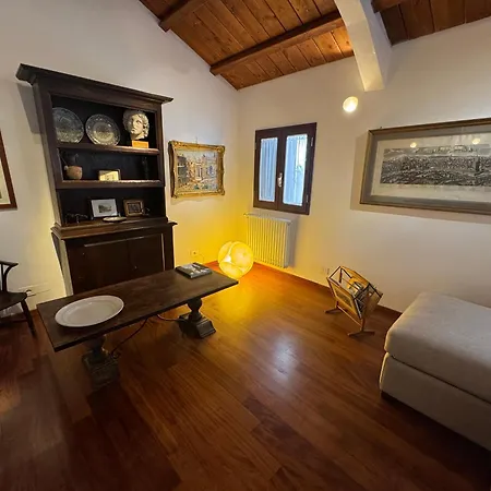 Domus Colosseum, Detached House Just Few Steps From The Colosseum Chalet