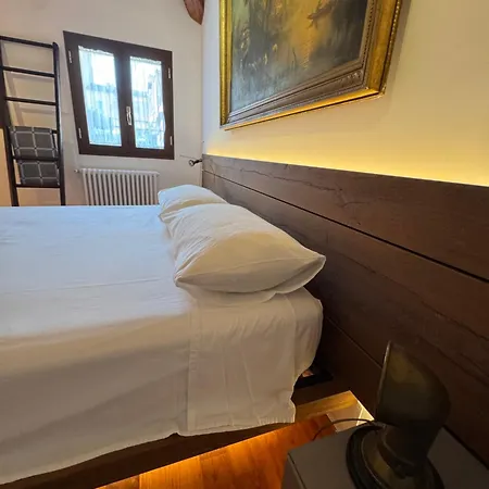 Dağ evi Domus Colosseum, Detached House Just Few Steps From The Colosseum *