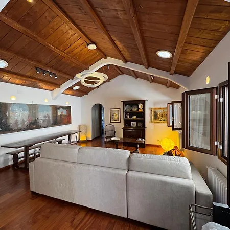 Domus Colosseum, Detached House Just Few Steps From The Colosseum Dağ evi Roma