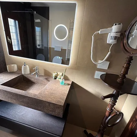 Dağ evi Domus Colosseum, Detached House Just Few Steps From The Colosseum *