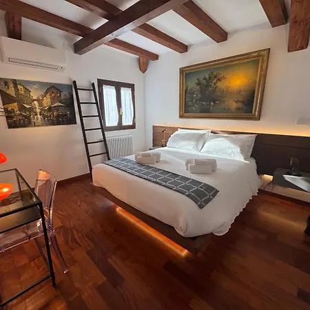 Domus Colosseum, Detached House Just Few Steps From The Colosseum Chalet Rome
