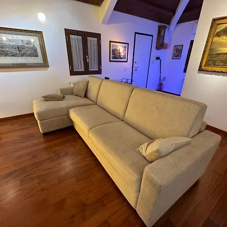 Chalet Domus Colosseum, Detached House Just Few Steps From The Colosseum