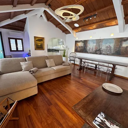Dağ evi Domus Colosseum, Detached House Just Few Steps From The Colosseum